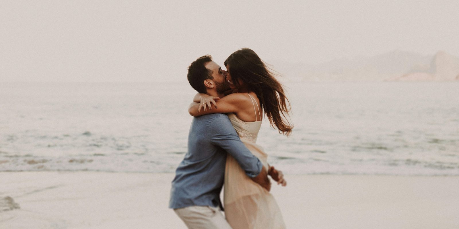 6 tips for creating your wedding invitation